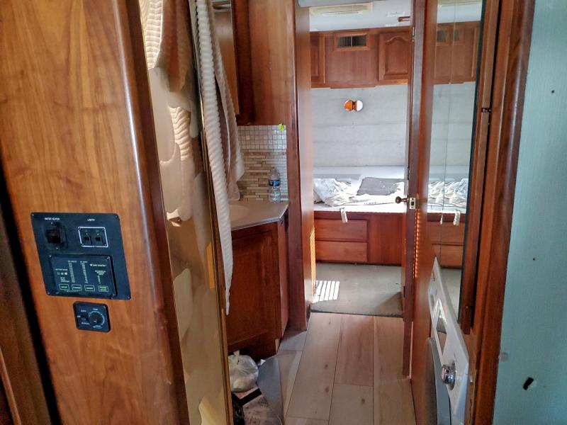 Photo 6 from auction – 1997 COUN MOTORHOME with VIN 46GED221XV1043204