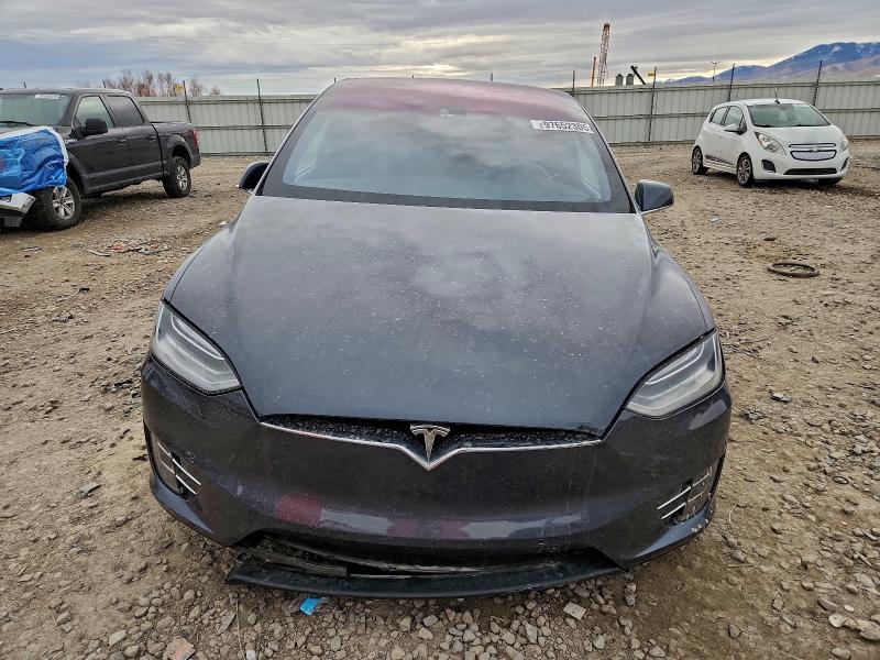 Photo 5 from auction – 2016 TESLA MODEL X with VIN 5YJXCAE25GF005390