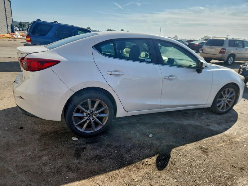 Photo 3 from auction – 2018 MAZDA 3 TOURING with VIN 3MZBN1V34JM204332