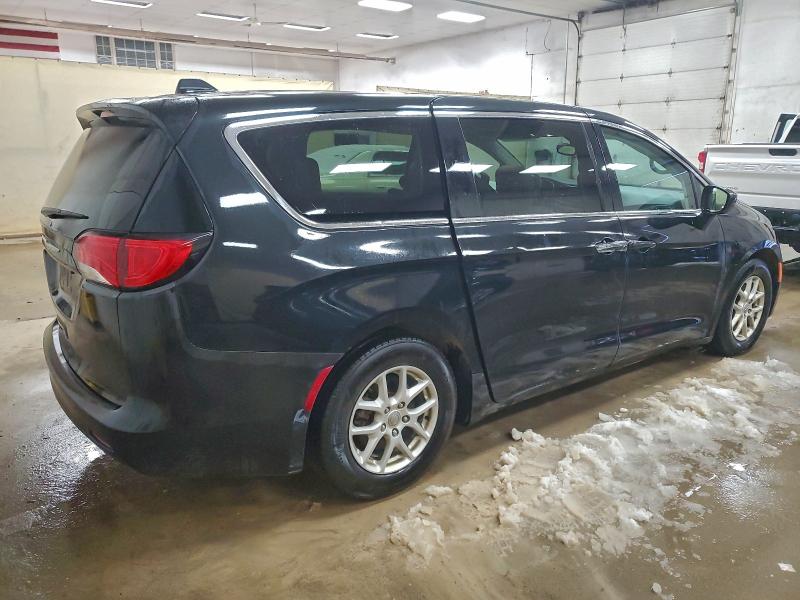 Photo 3 from auction – 2017 CHRYSLER PACIFICA L with VIN 2C4RC1CG7HR657487