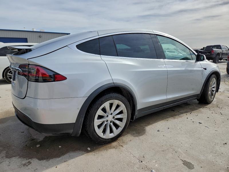 Photo 3 from auction – 2018 TESLA MODEL X with VIN 5YJXCDE21JF101252