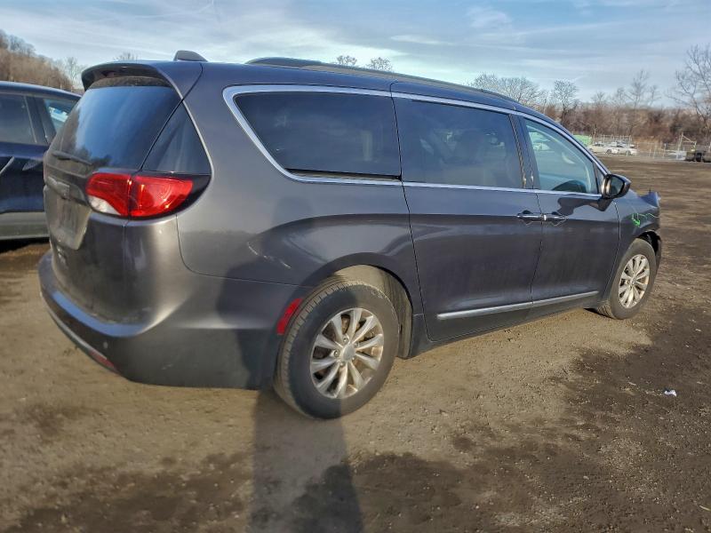Photo 3 from auction – 2017 CHRYSLER PACIFICA T with VIN 2C4RC1BG1HR785547
