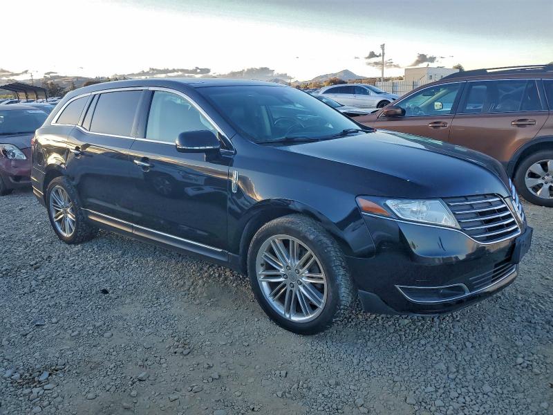 Photo 4 from auction – 2018 LINCOLN MKT with VIN 2LMHJ5AT1JBL00619