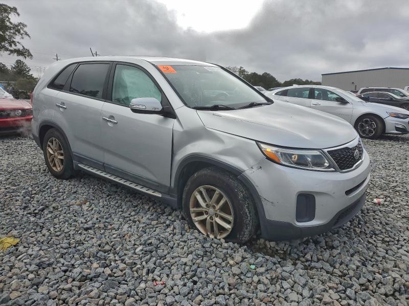 Photo 4 from auction – 2015 KIA SORENTO LX with VIN 5XYKT3A69FG567993