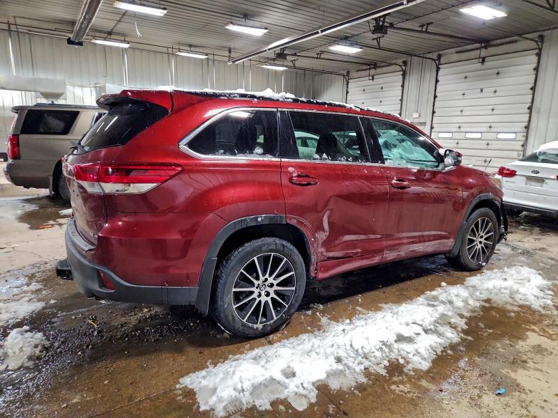 Photo 3 from auction – 2017 TOYOTA HIGHLANDER with VIN 5TDJZRFH7HS379521