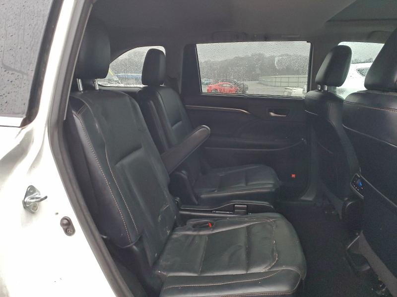 Photo 11 from auction – 2016 TOYOTA HIGHLANDER with VIN 5TDYKRFH2GS166073
