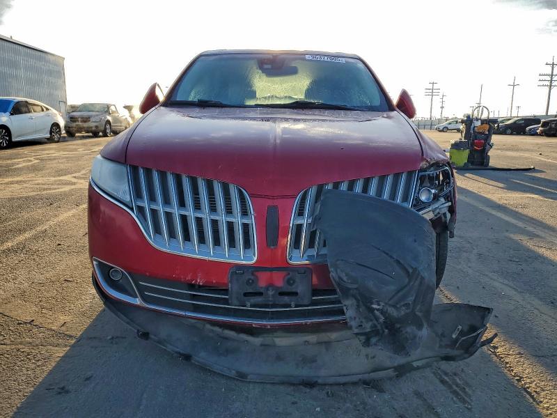 Photo 5 from auction – 2011 LINCOLN MKT with VIN 2LMHJ5AT8BBJ50283