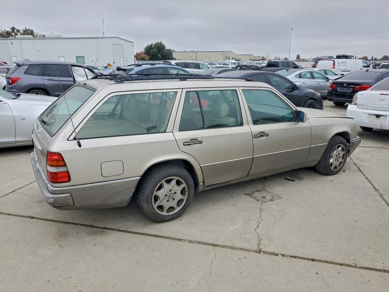 Photo 3 from auction – 1994 MERCEDES-BENZ E 320 with VIN WDBEA92E8RF282557