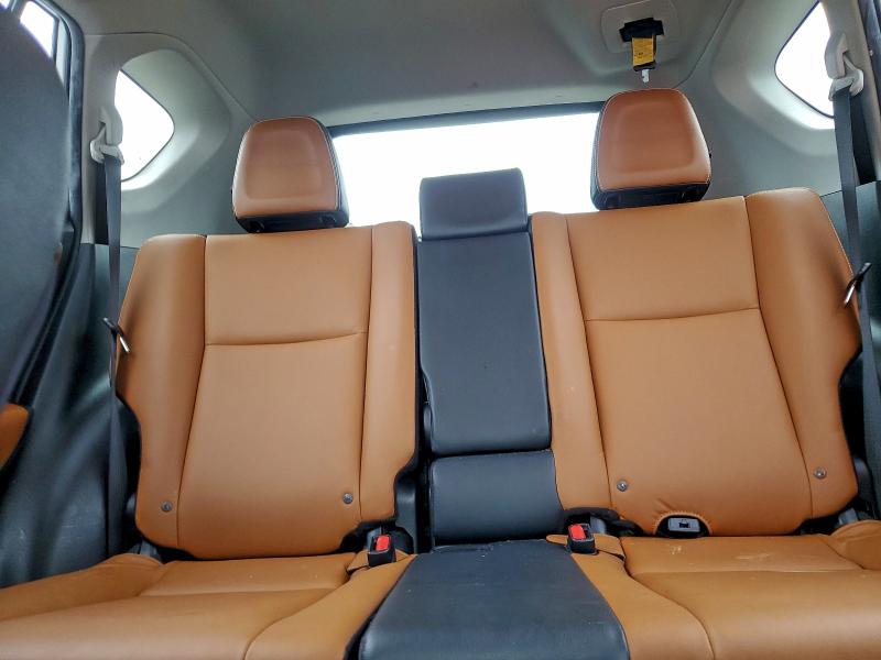 Photo 10 from auction – 2016 TOYOTA RAV4 LIMIT with VIN JTMYFREV0GJ066756