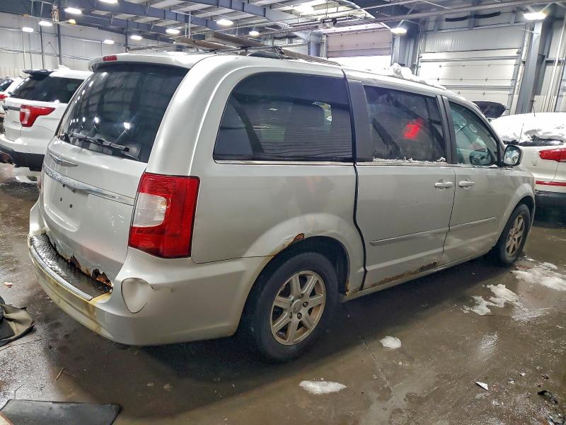 Foto 3 de la subasta – 2011 CHRYSLER TOWN & COU con VIN 2A4RR5DG2BR694548