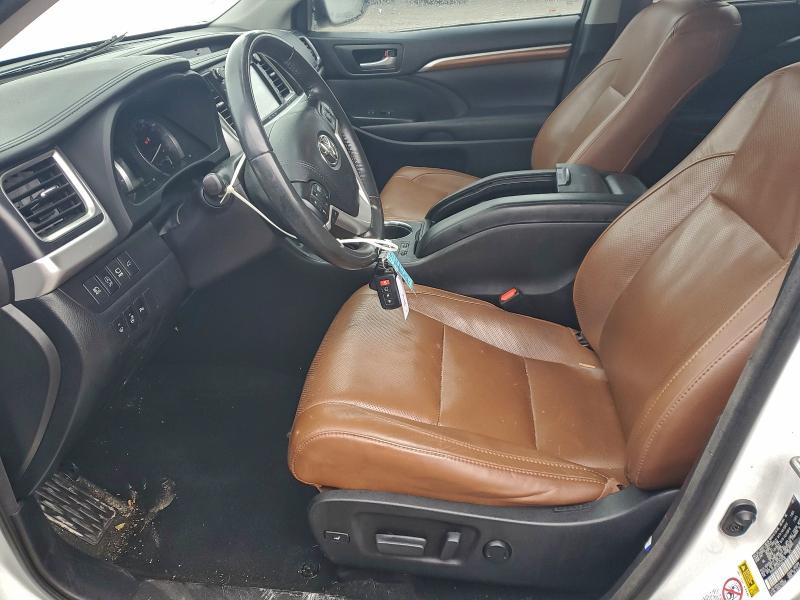 Photo 7 from auction – 2017 TOYOTA HIGHLANDER with VIN 5TDYZRFH3HS227590