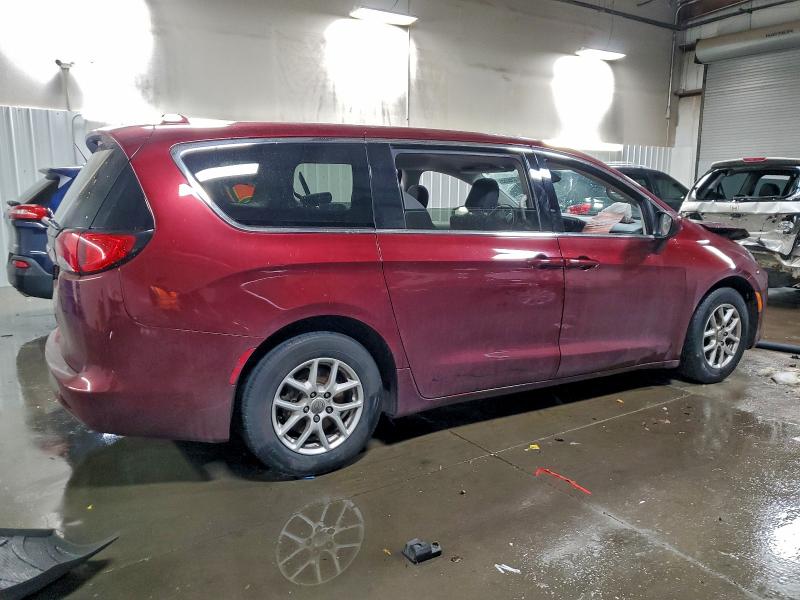 Photo 3 from auction – 2017 CHRYSLER PACIFICA L with VIN 2C4RC1CG1HR552962
