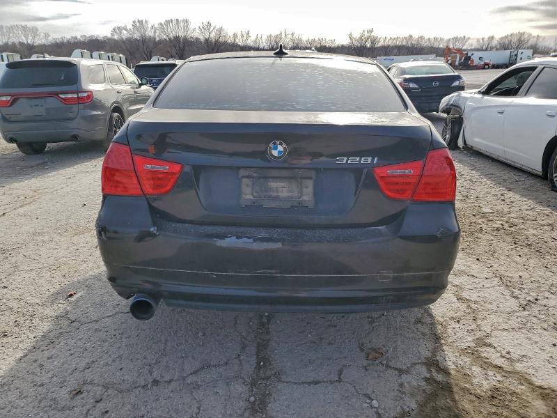 Photo 6 from auction – 2011 BMW 328 with VIN WBAPH5C53BA446147