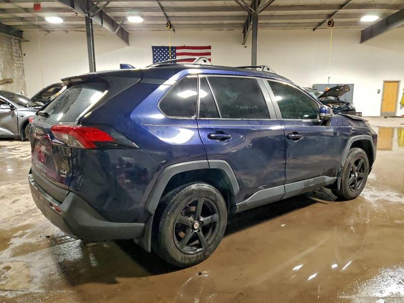 Photo 3 from auction – 2019 TOYOTA RAV4 XLE with VIN JTMP1RFV9KD518123