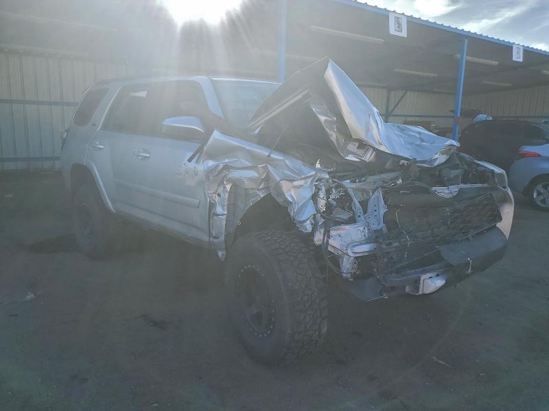 Photo 4 from auction – 2017 TOYOTA 4RUNNER SR with VIN JTEBU5JR2H5427388