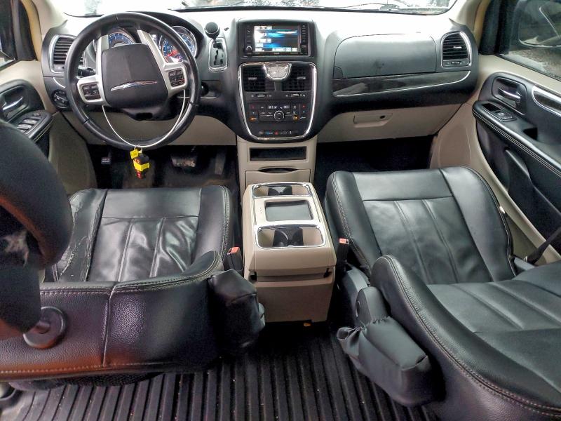 Photo 8 from auction – 2014 CHRYSLER TOWN & COU with VIN 2C4RC1BG8ER273022