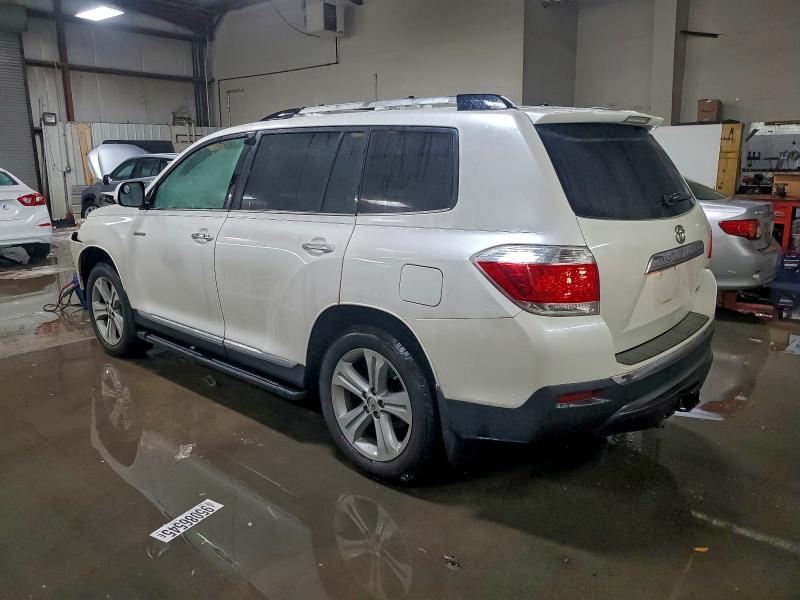 Photo 2 from auction – 2013 TOYOTA HIGHLANDER with VIN 5TDDK3EH8DS216726