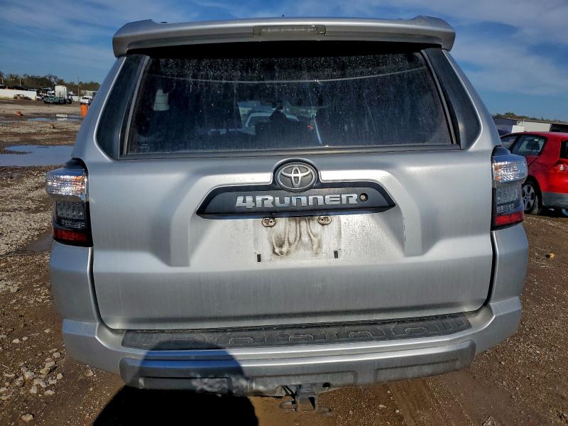 Photo 6 from auction – 2016 TOYOTA 4RUNNER SR with VIN JTEBU5JR5G5293457
