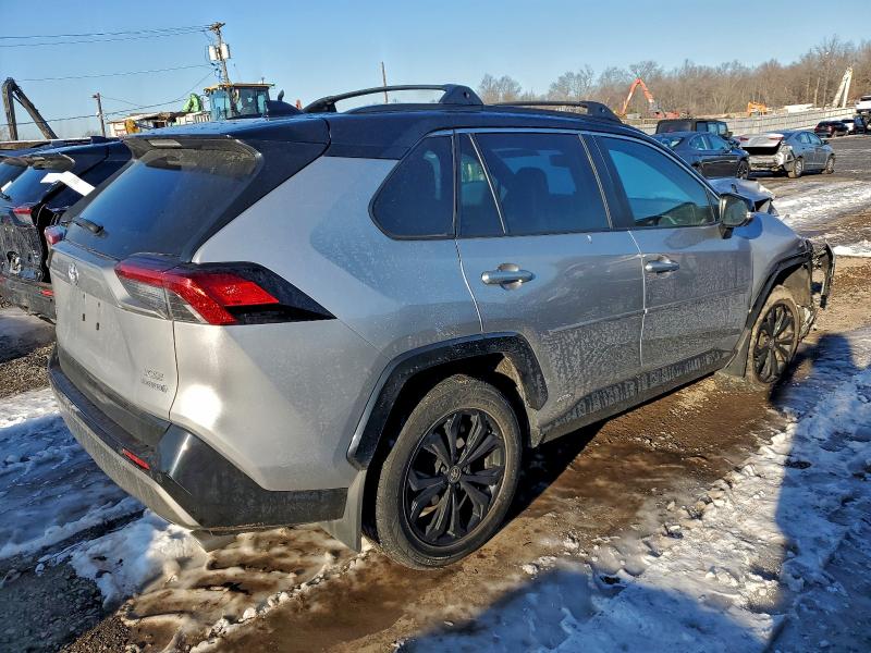 Photo 3 from auction – 2022 TOYOTA RAV4 XSE with VIN 4T3E6RFV8NU092019