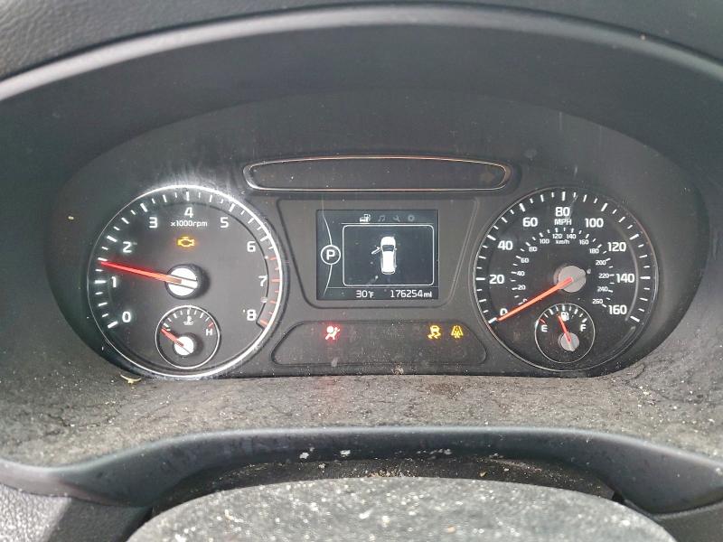 Photo 9 from auction – 2016 KIA SORENTO with VIN 5XYPG4A39GG118997