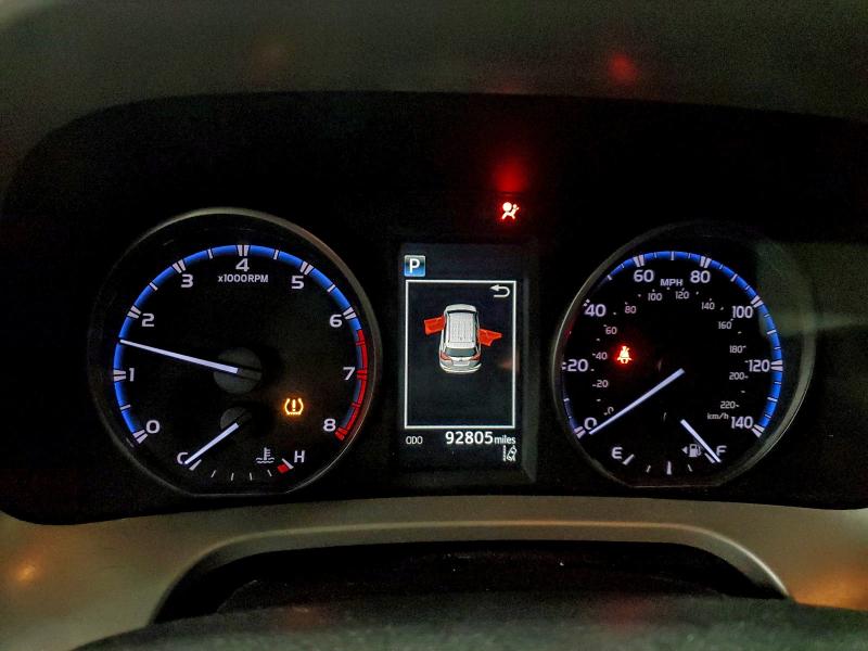 Photo 9 from auction – 2017 TOYOTA RAV4 XLE with VIN 2T3RFREVXHW573638