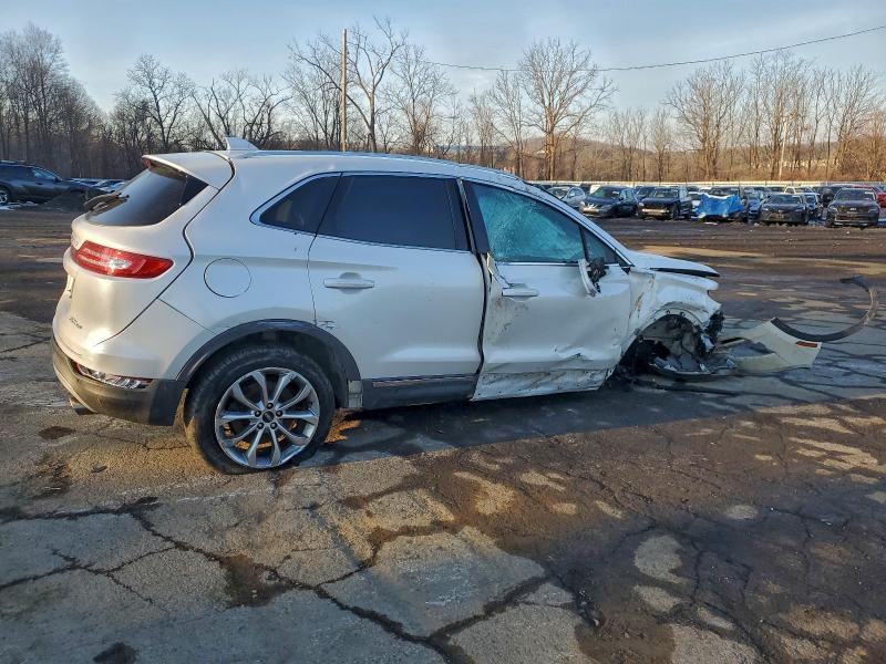 Photo 3 from auction – 2017 LINCOLN MKC SELECT with VIN 5LMCJ2D93HUL23907