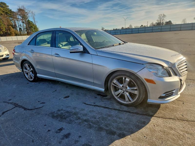 Photo 4 from auction – 2013 MERCEDES-BENZ E 350 with VIN WDDHF5KB1DA729014