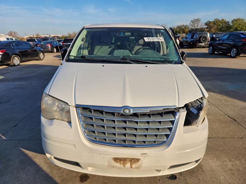 Photo 5 from auction – 2010 CHRYSLER TOWN & COU with VIN 2A4RR2D18AR431277