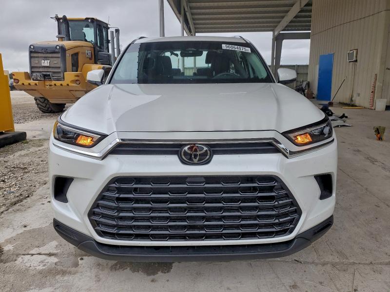 Photo 5 from auction – 2025 TOYOTA GRAND HIGH with VIN 5TDAAAA5XSS021665