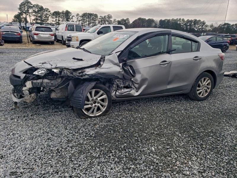MAZDA 3 I 2012 with VIN JM1BL1V87C1565431 - Photo from auction