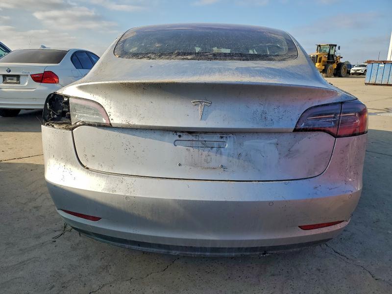 Photo 6 from auction – 2018 TESLA MODEL 3 with VIN 5YJ3E1EA1JF052925