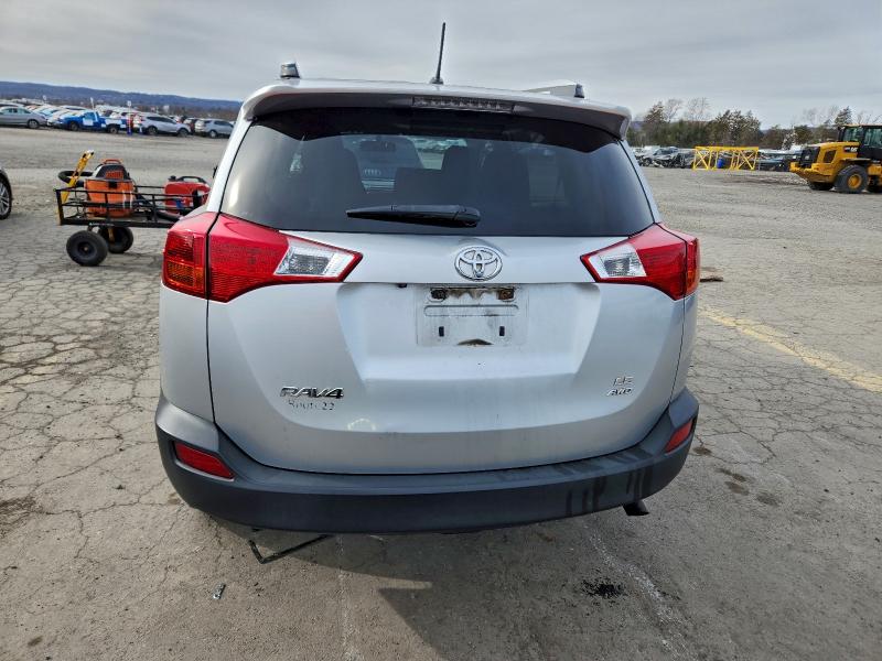 Photo 6 from auction – 2015 TOYOTA RAV4 LE with VIN JTMBFREV2FJ042575