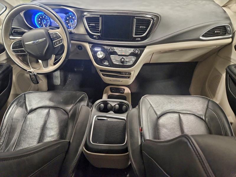 Photo 8 from auction – 2017 CHRYSLER PACIFICA L with VIN 2C4RC1GG4HR748128