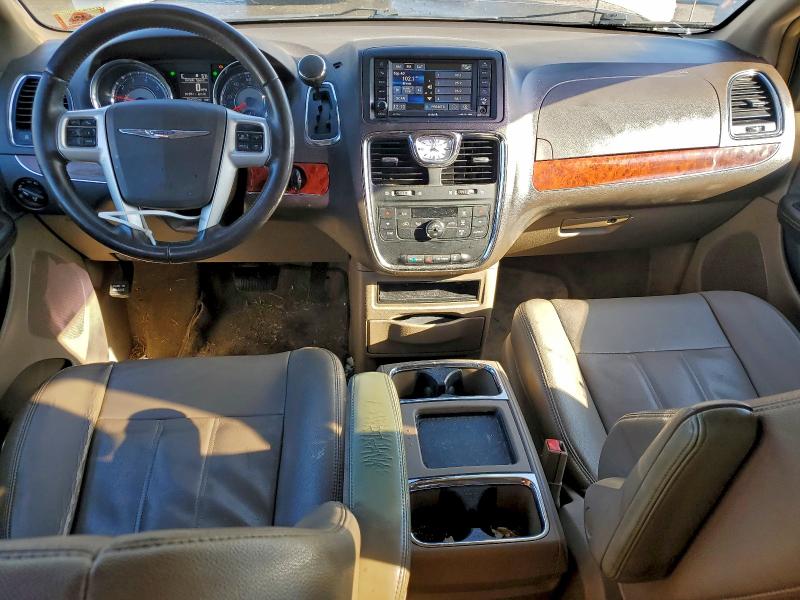 Photo 8 from auction – 2014 CHRYSLER TOWN & COU with VIN 2C4RC1BG8ER195339