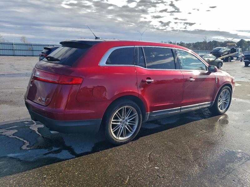 Photo 3 from auction – 2016 LINCOLN MKT with VIN 2LMHJ5AT1GBL01679