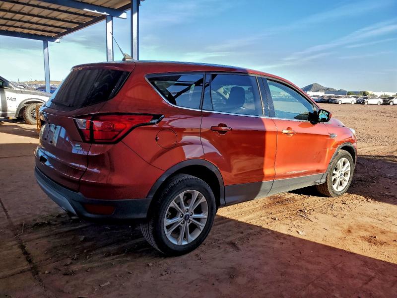 Photo 3 from auction – 2019 FORD ESCAPE SE with VIN 1FMCU0GD5KUB30583