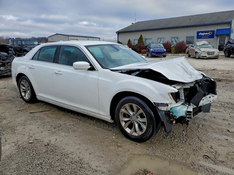 Photo 4 from auction – 2015 CHRYSLER 300 LIMITE with VIN 2C3CCAAG5FH882152