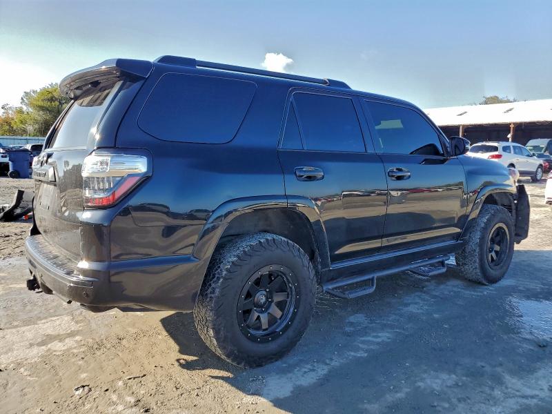Photo 3 from auction – 2017 TOYOTA 4RUNNER SR with VIN JTEBU5JR8H5474621