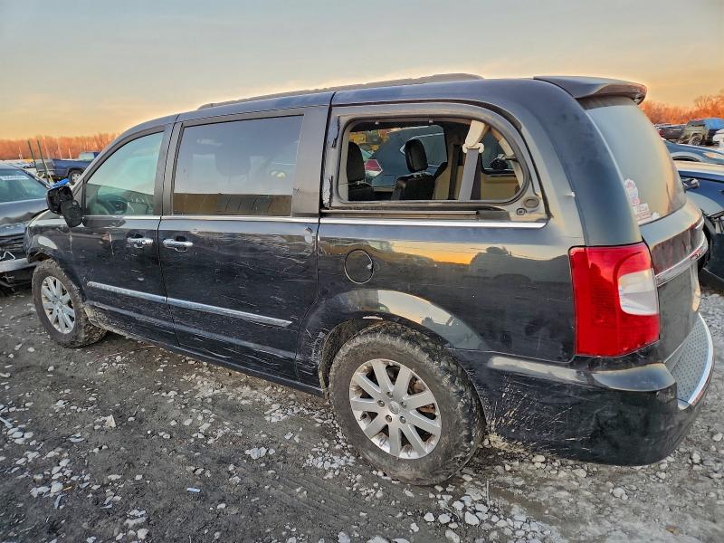 Photo 2 from auction – 2014 CHRYSLER TOWN & COU with VIN 2C4RC1BG8ER461152