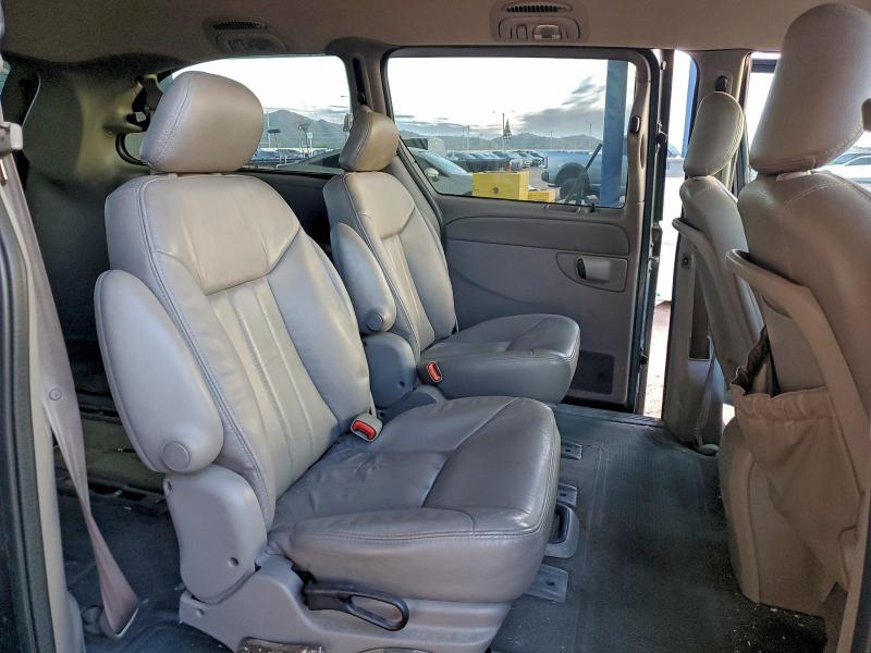 Photo 11 from auction – 2003 CHRYSLER TOWN & COU with VIN 2C4GP54L73R228339