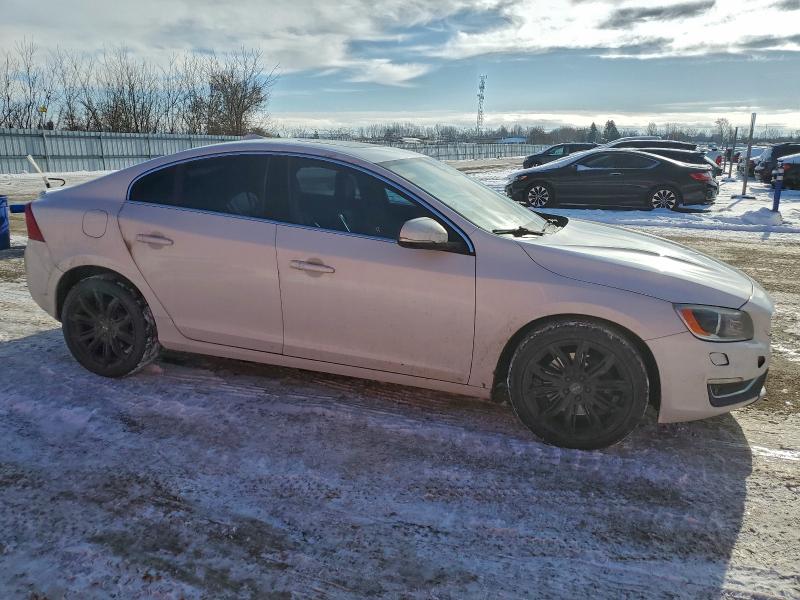 Photo 4 from auction – 2016 VOLVO S60 PREMIE with VIN YV1612TK9G2403466