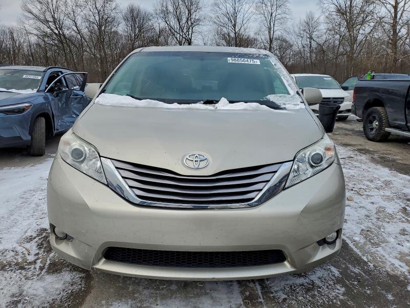 Photo 5 from auction – 2015 TOYOTA SIENNA XLE with VIN 5TDDK3DC7FS107697