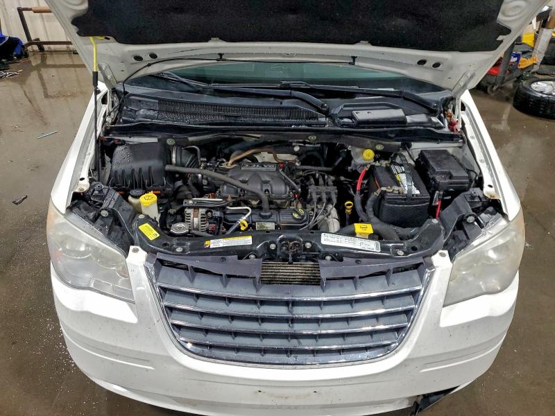 Photo 12 from auction – 2010 CHRYSLER TOWN & COU with VIN 2A4RR4DE8AR309596
