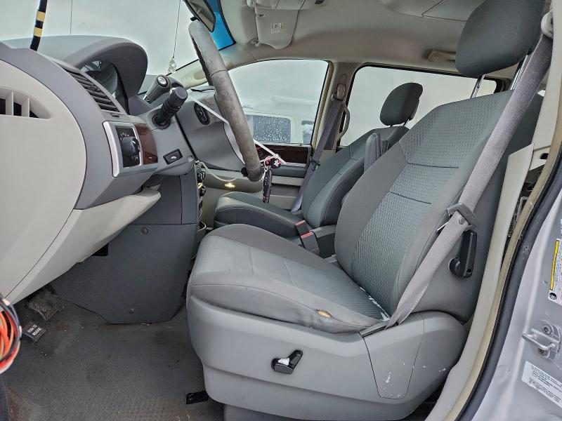 Photo 7 from auction – 2010 CHRYSLER TOWN & COU with VIN 2A4RR5D17AR284578