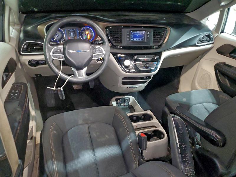Photo 8 from auction – 2017 CHRYSLER PACIFICA T with VIN 2C4RC1DG7HR508415
