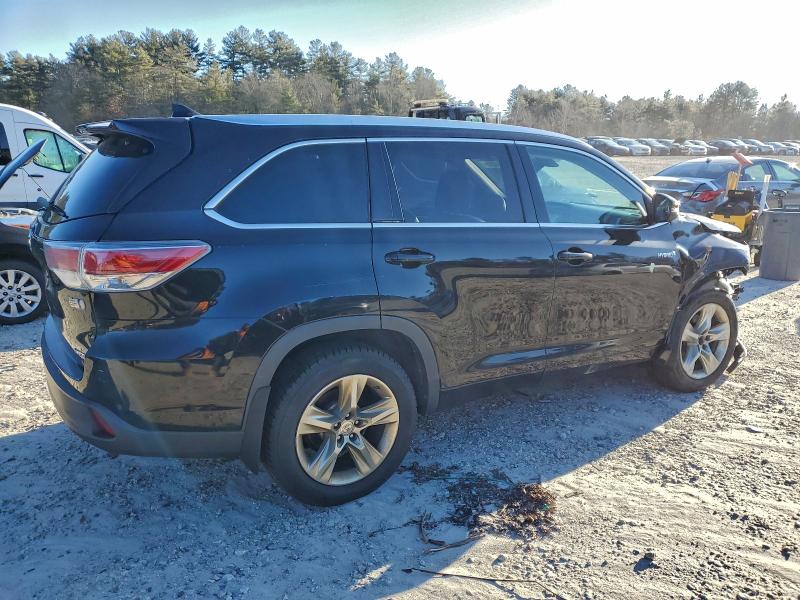 Photo 3 from auction – 2015 TOYOTA HIGHLANDER with VIN 5TDDCRFH3FS012871