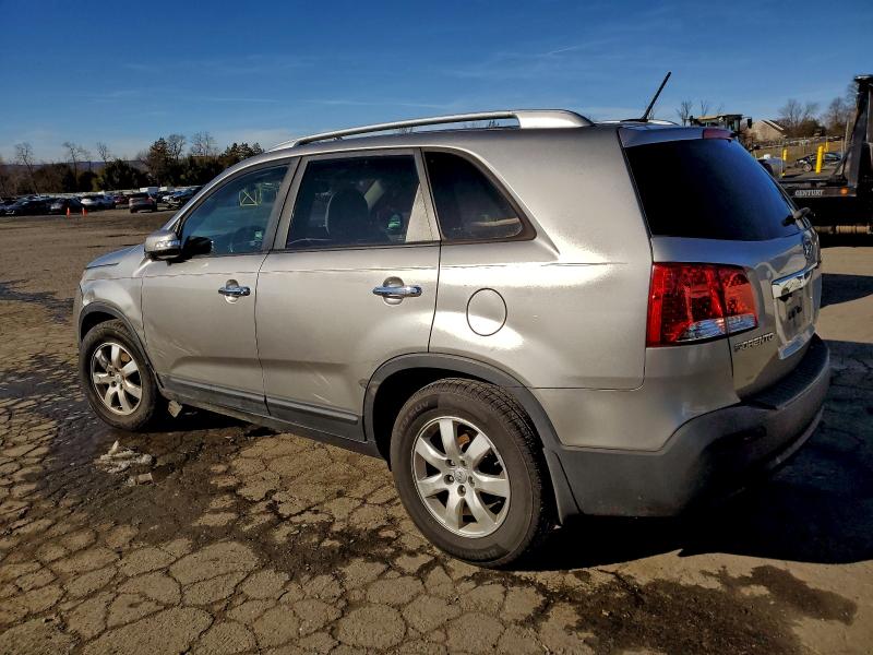 Photo 2 from auction – 2013 KIA SORENTO LX with VIN 5XYKT3A67DG417720