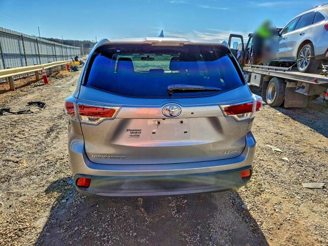Photo 6 from auction – 2016 TOYOTA HIGHLANDER with VIN 5TDBKRFH9GS283932
