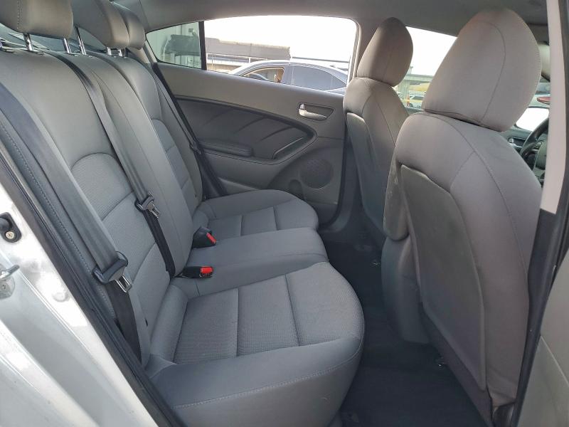 Photo 10 from auction – 2018 KIA FORTE LX with VIN 3KPFK4A77JE245281
