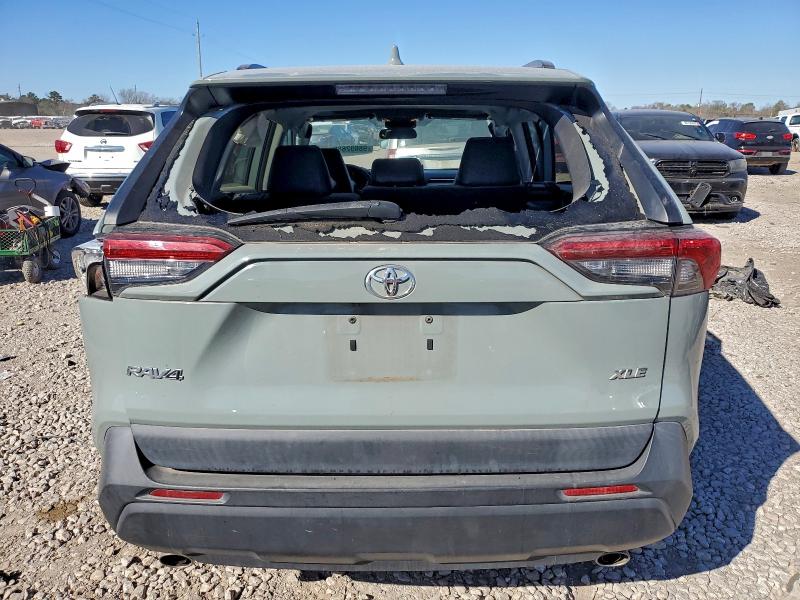 Photo 6 from auction – 2019 TOYOTA RAV4 XLE with VIN 2T3W1RFV5KC005094
